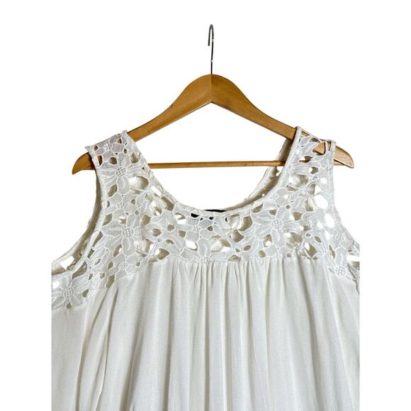 Suzanne Betro Women's Crochet Cold Shoulder Swing Blouse Size XL White NWOT - Picture 4 of 7